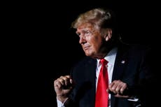 Trump insinúa una vez más que se postulará en 2024 en un mensaje de Acción de Gracias