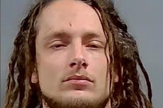 Un hombre de Florida es acusado de 1.200 cargos de agresión sexual a una menor