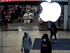 Ladrones irrumpen en una tienda de Apple y se llevan $20.000 en el último robo relámpago en California