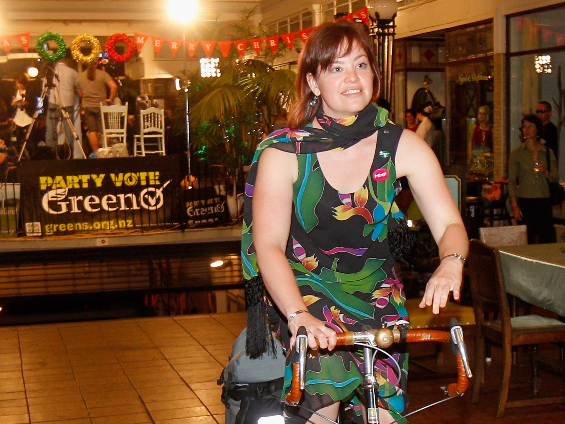 Archivo: La política de Nueva Zelanda Julie Anne Genter se fue en bicicleta hasta el hospital para dar a luz a su segundo hijo. Anduvo en bicicleta durante su labor de parto en 2018 también