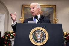 Biden no descarta más restricciones de viaje a EE.UU. a raíz de la variante ómicron: “Ya veremos”