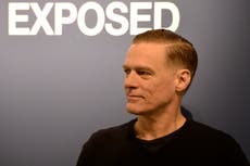 A pesar del COVID Bryan Adams devela calendario Pirelli