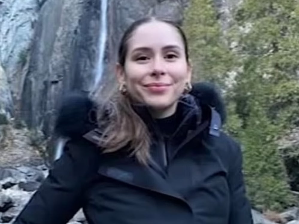 Declaran muerte cerebral de amiga de la modelo que fue abandonada afuera de un hospital en Los Angeles