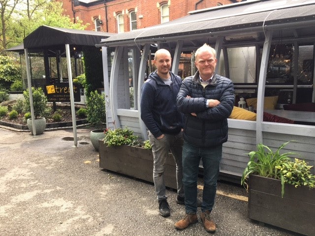 Richard Hibbert y Jeremy Guest, propietarios de los restaurantes Retreat de Bolton y Lancashire