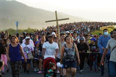 Se enfrentan migrantes y policías en la Ciudad de México