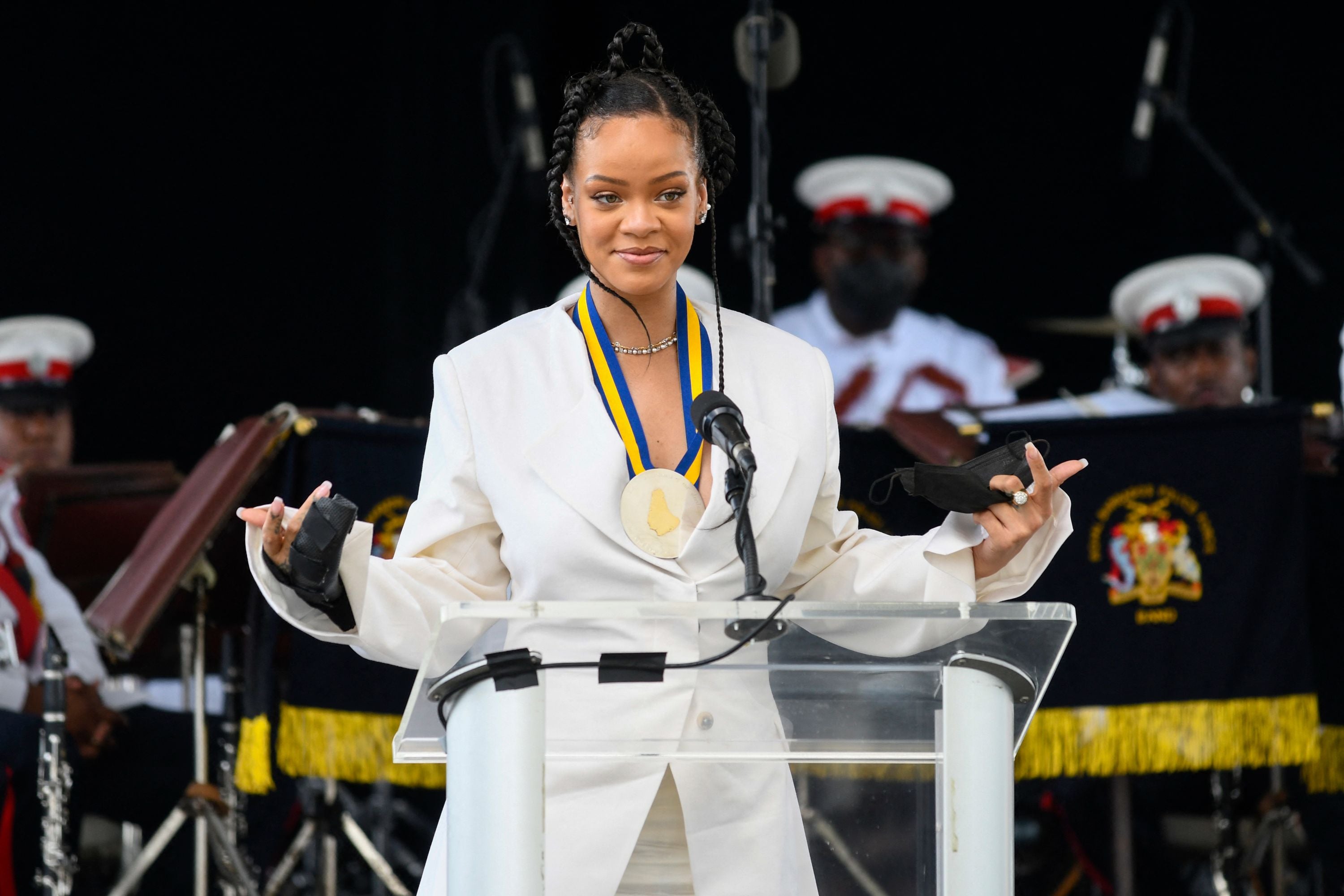 Rihanna, luego de convertirse en la undécima Héroe Nacional