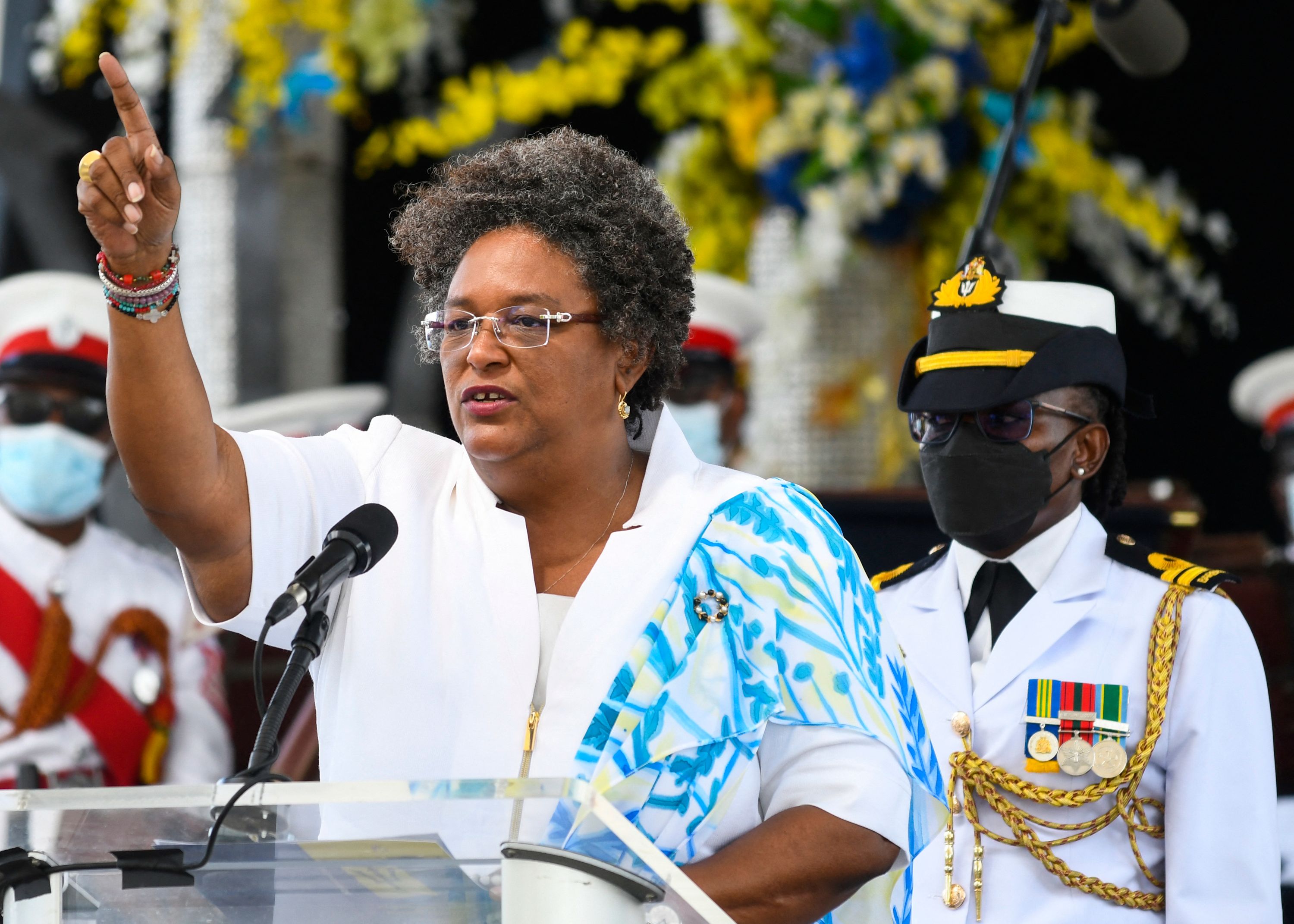 Mia Mottley hablando en la Plaza de los Héroes en Bridgetown, Barbados