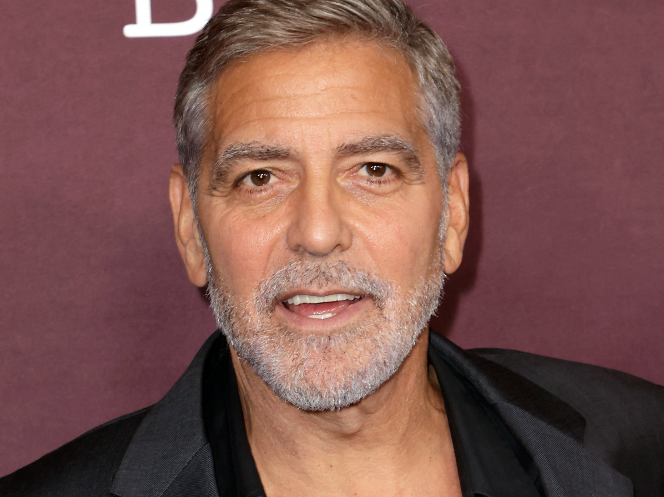 George Clooney dice que la aerolínea que le ofreció US$35 millones por “un día de trabajo” estaba asociada con un país “cuestionable”