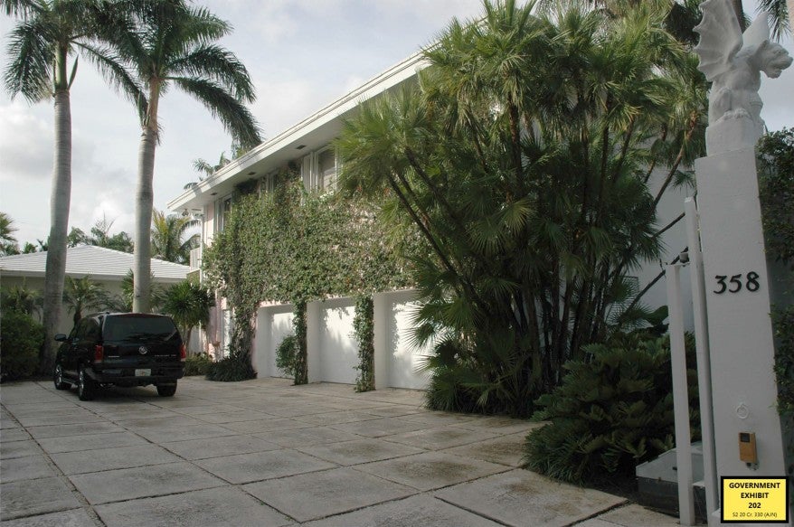 La mansión de Epstein en Palm Beach, donde supuestamente ocurrieron muchos de los abusos tratados en el juicio de Maxwell