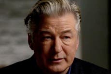 Alec Baldwin: 5 cosas que averiguamos de su entrevista con George Stephanopoulos sobre disparo en ‘Rust’