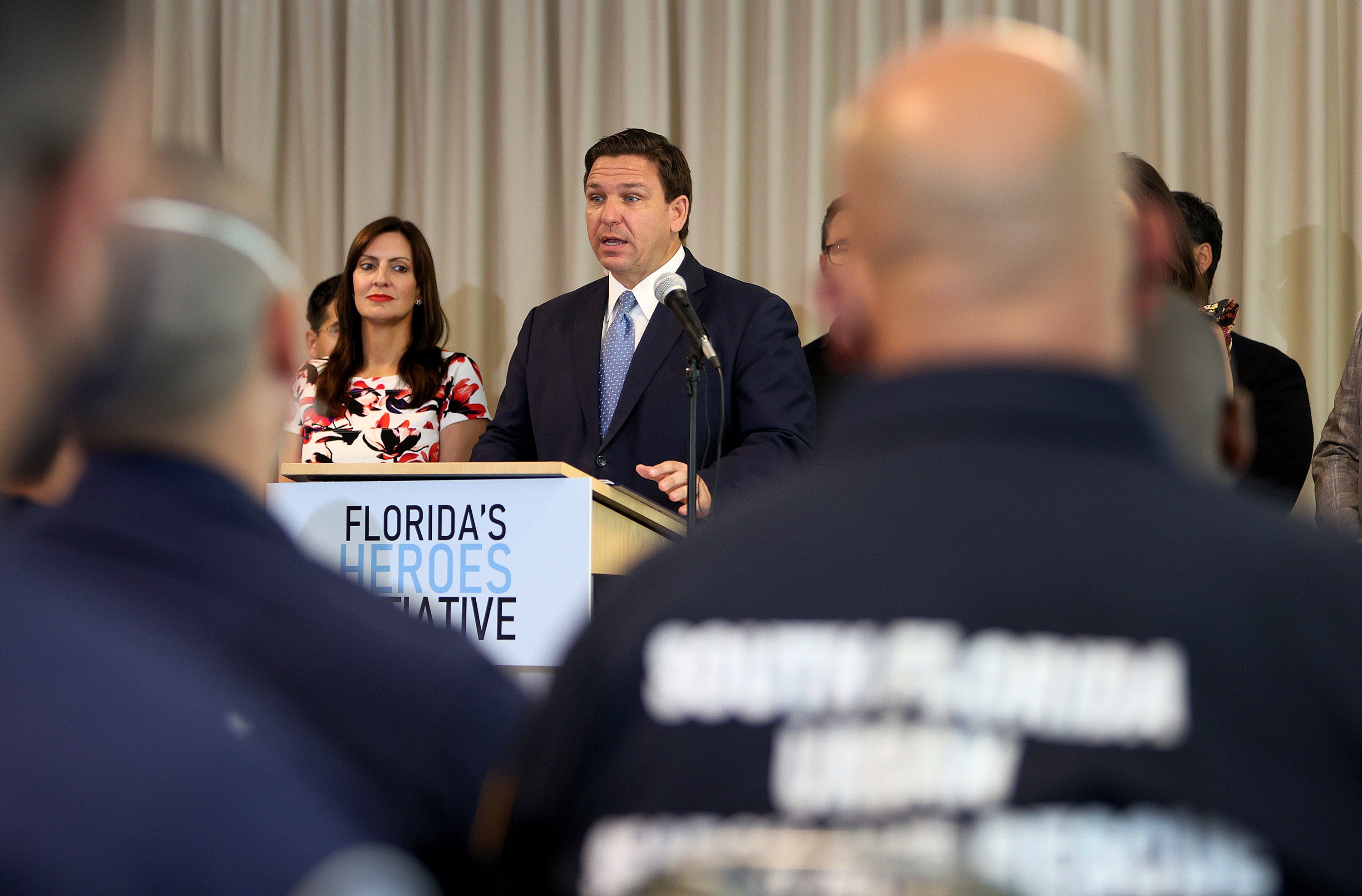 Ron DeSantis pide una guardia militar estatal de Florida que él controlaría
