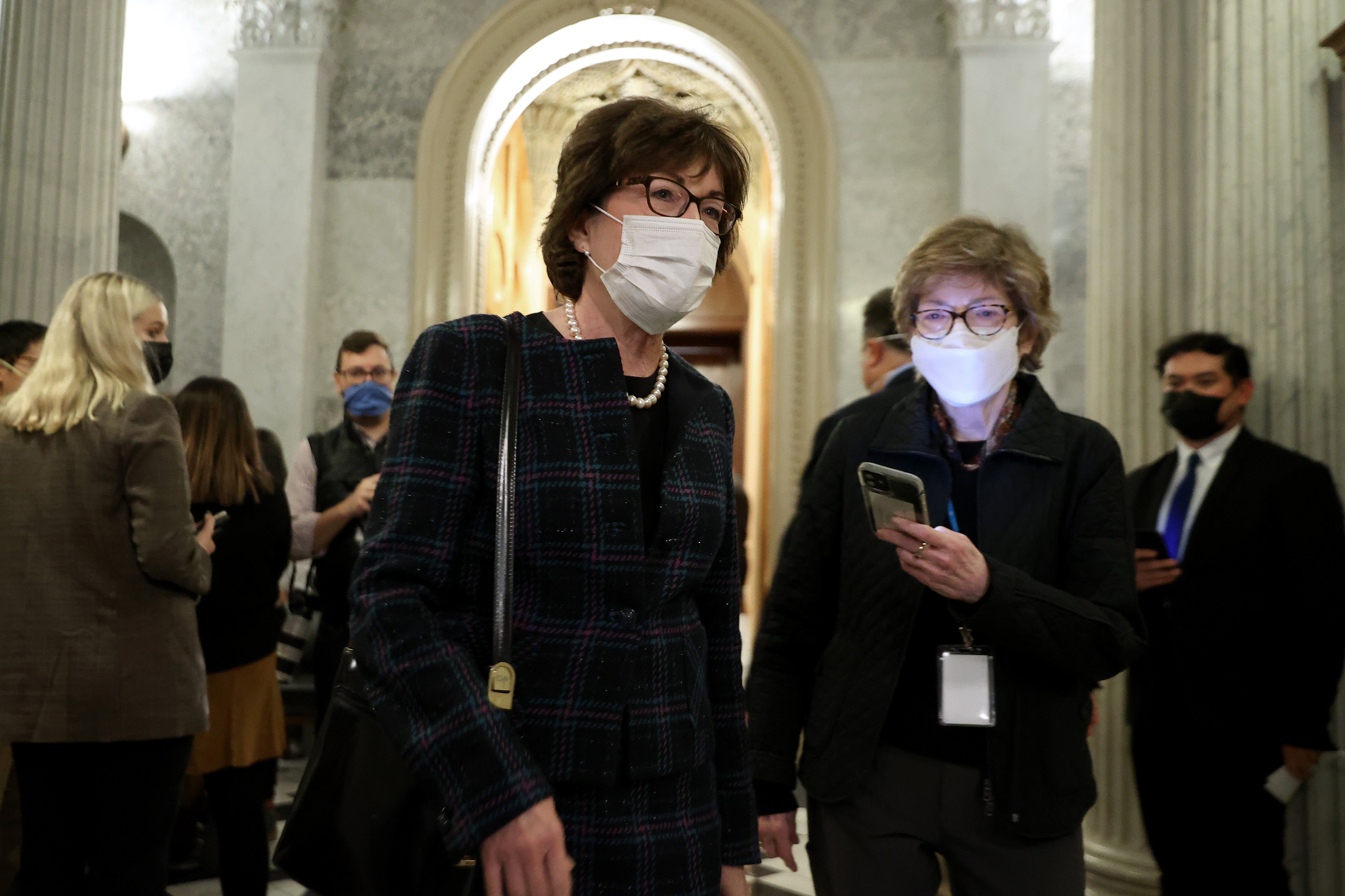 La senadora Susan Collins es una de las tres republicanas elegidas en Washington que apoyan el aborto