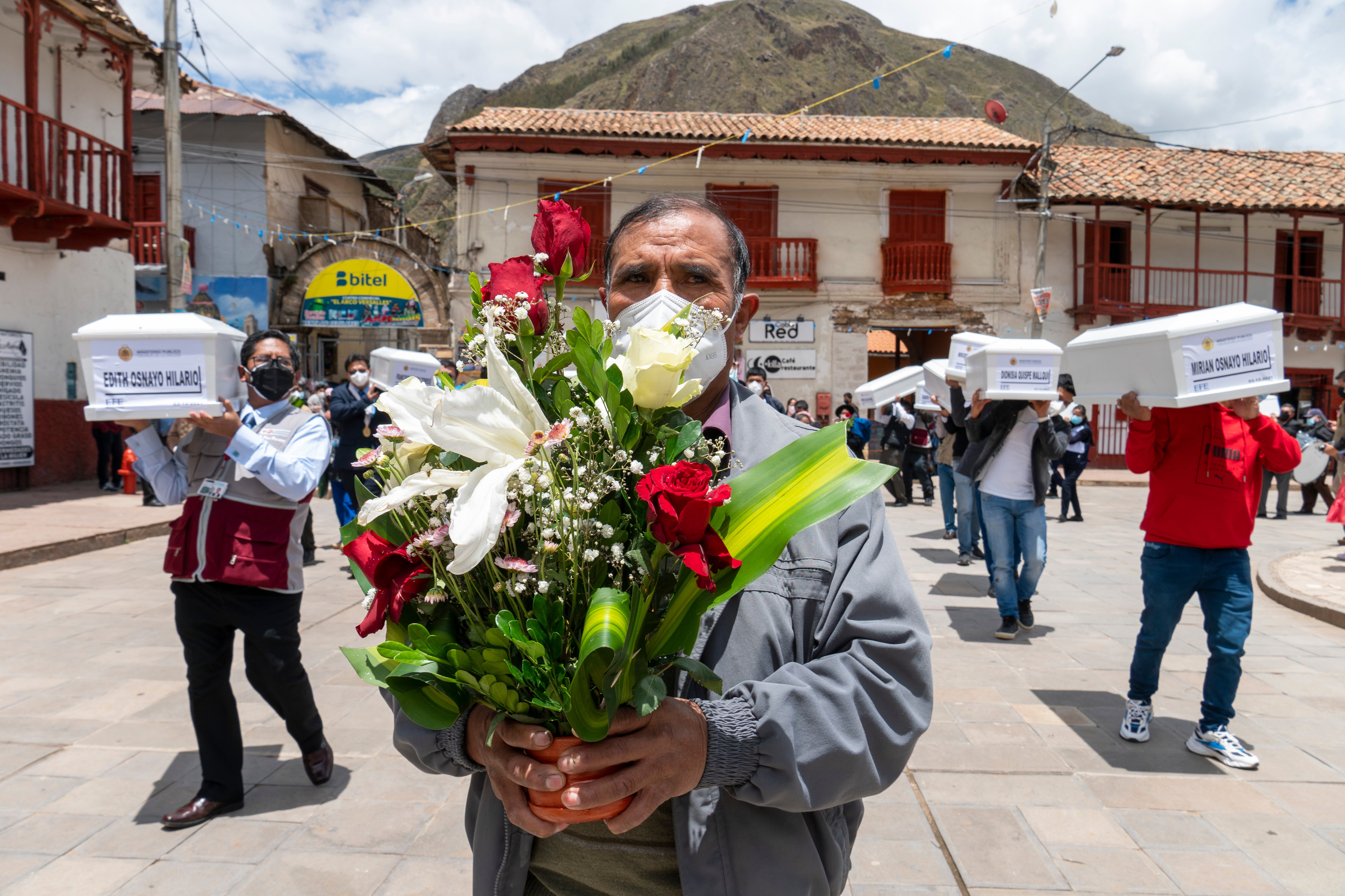 PERÚ-NIÑOS ENTIERRO