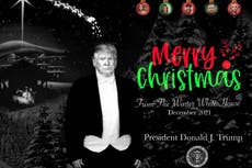 Una tarjeta de Navidad falsa de Trump engaña a Internet