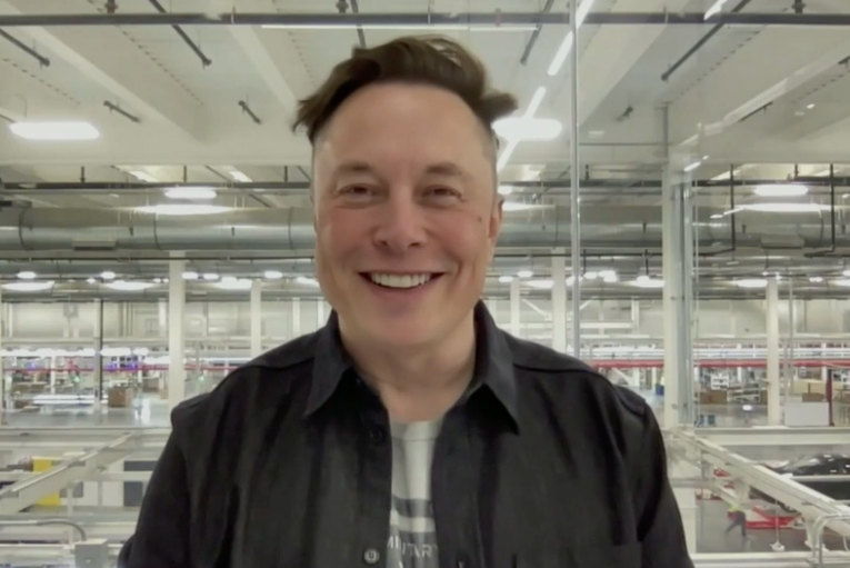Elon Musk critica el proyecto de ley “Build Back Better” de Biden ante una multitud de directores generales