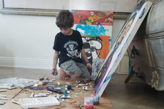 Niño de 10 años hizo a un lado sus juguetes para dedicarse a la pintura