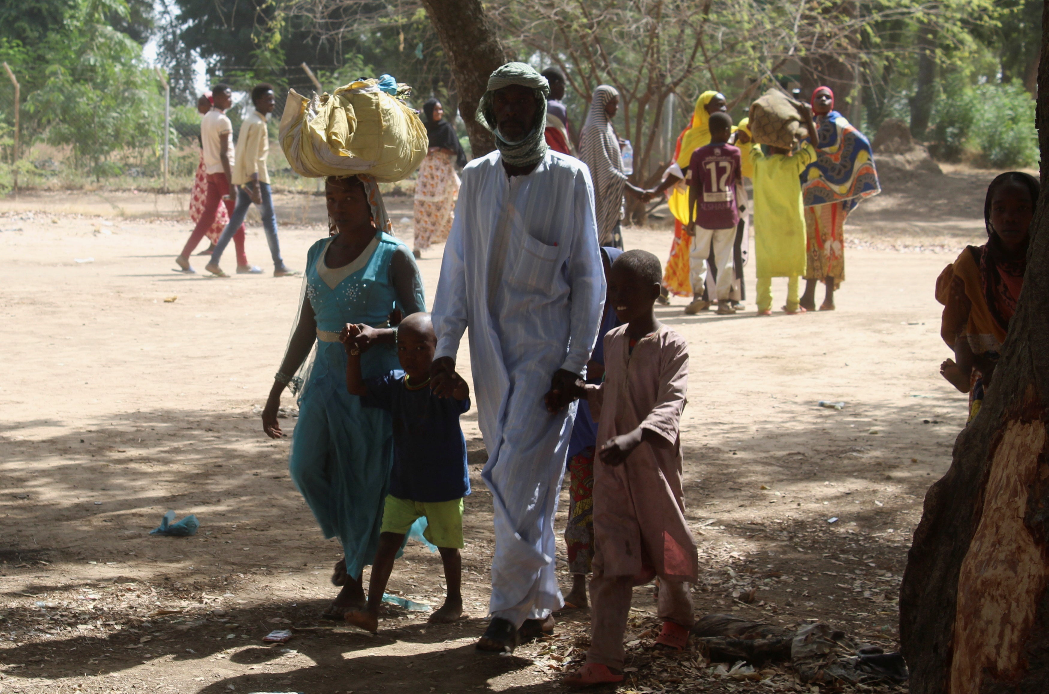 Cameruneses que huyen de la violencia en un campo de refugiados temporal en Yamena, Chad, 9 de diciembre de 2021