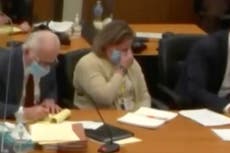Tiroteo de Daunte Wright: Kim Potter “manipuló” funda de arma antes del tiroteo para facilitar desenfundarla, escucha tribunal