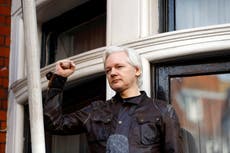 Corte británica anula negativa a extraditar a Assange a EEUU