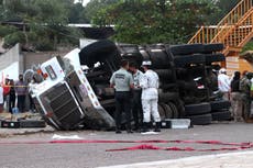 Al menos 54 muertos tras choque de camión de carga repleto de migrantes en México