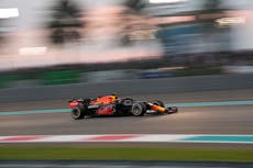 Verstappen destrona a Hamilton al ganar en la última vuelta