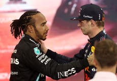 Hamilton felicita a Verstappen por su espectacular victoria en el campeonato mundial de F1