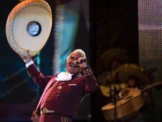 Muere Vicente Fernández, gigante de música regional mexicana
