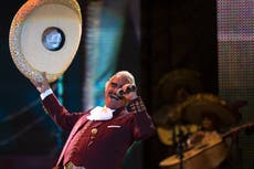 Muere Vicente Fernández, gigante de música regional mexicana