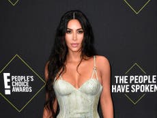 Kim Kardashian aprueba el examen de primer año de derecho en su cuarto intento