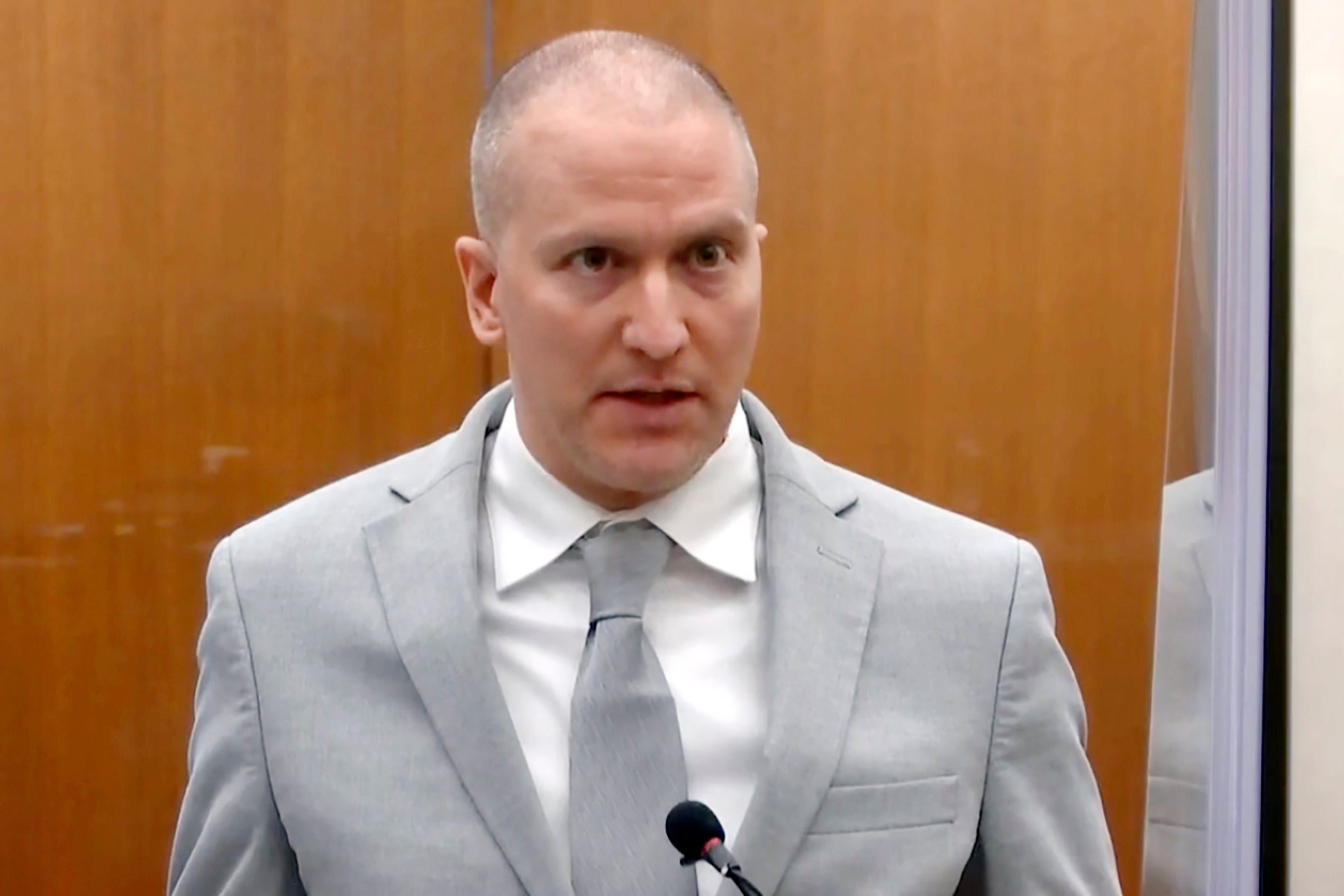 Derek Chauvin en su juicio estatal, donde fue declarado culpable de asesinato