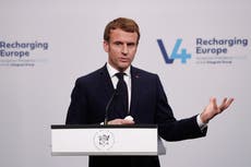 Macron pide reforzar fronteras de la UE en visita a Hungría