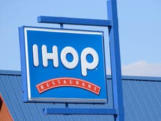Piden boicot a IHOP debido a letrero que culpa a Joe Biden por la lentitud del servicio