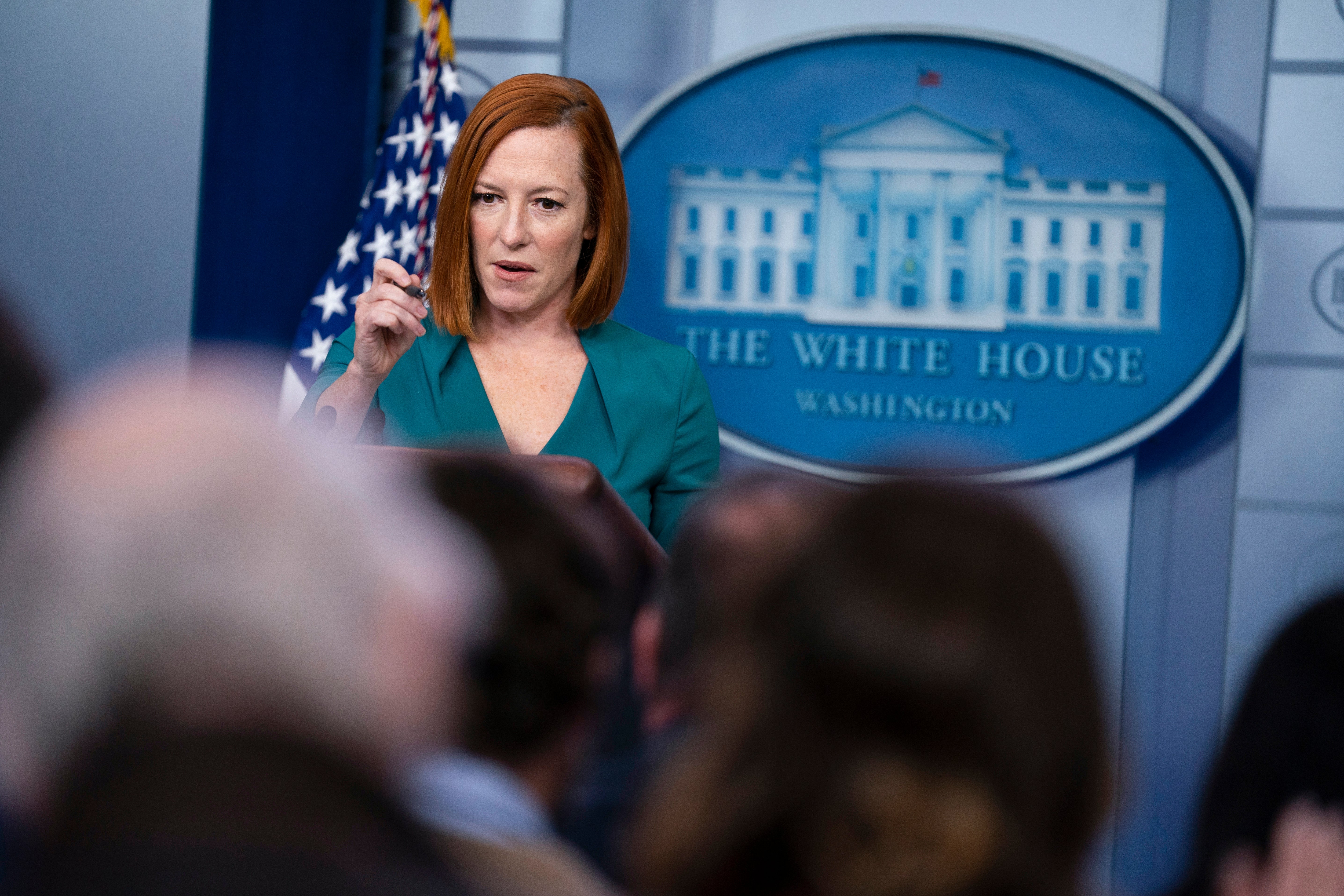 Jen Psaki critica hipocresía de Fox News respecto a disturbios del Capitolio revelada en mensajes de Meadows