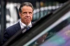 NY: Exigen a exgobernador Cuomo devolver dinero de libro
