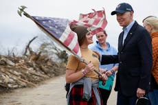 “Nadie se va a ir”: Biden promete asistencia federal para reconstruir después de que tornado devastara ciudad de Kentucky