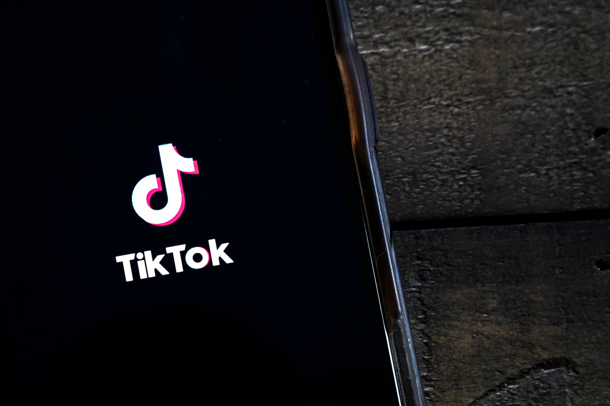 Tendencia viral de TikTok advierte sobre supuestos hechos violentos en escuelas de EE.UU. este viernes