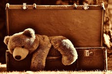 Madre encuentra más de 200 dólares en un juguete de su hija y su explicación se vuelve viral