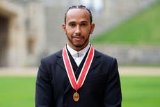 Bernie Ecclestone cuestiona si Lewis Hamilton “merece” el título de caballero