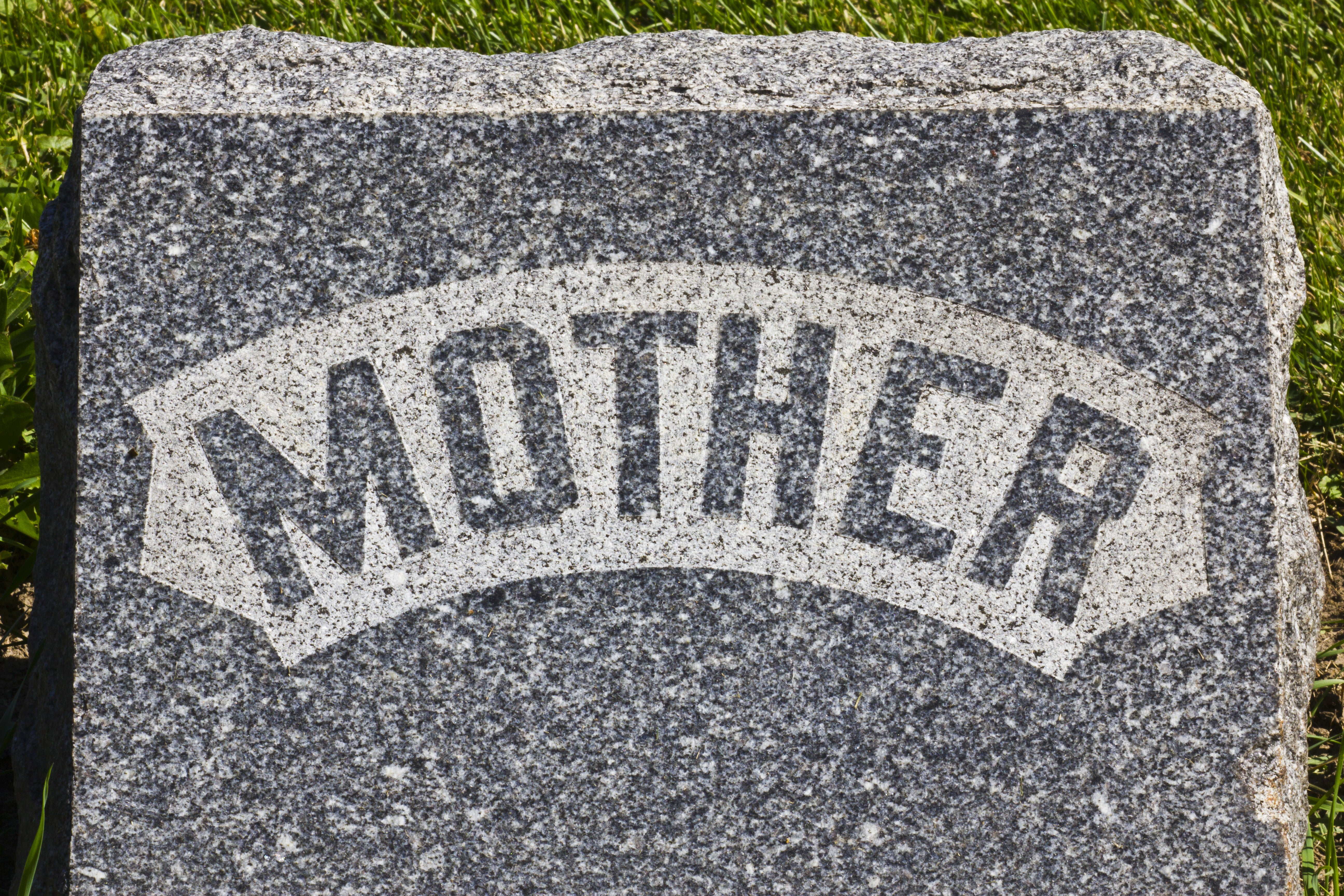 Brutal obituario de hijo a su madre “gorda, campesina y lectora de basura” se vuelve viral