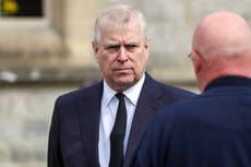 Juez rechaza el intento del príncipe Andrew de incluir reportajes en caso de Virginia Giuffre