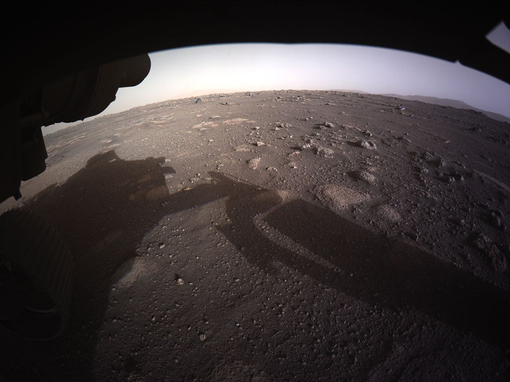 Vista de Marte desde el rover de la NASA Perseverance