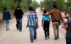 Biden suspende política de covid-19 de la era Trump utilizada para expulsar a niños migrantes de la frontera