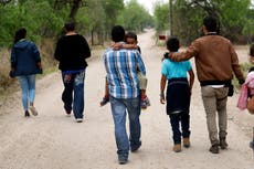 EEUU ya ha reunido a 100 niños migrantes con sus familias