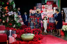 Joe y Jill Biden visitan hospital pediátrico por Navidad