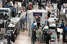 Continúa cancelación masiva de vuelos por falta de personal