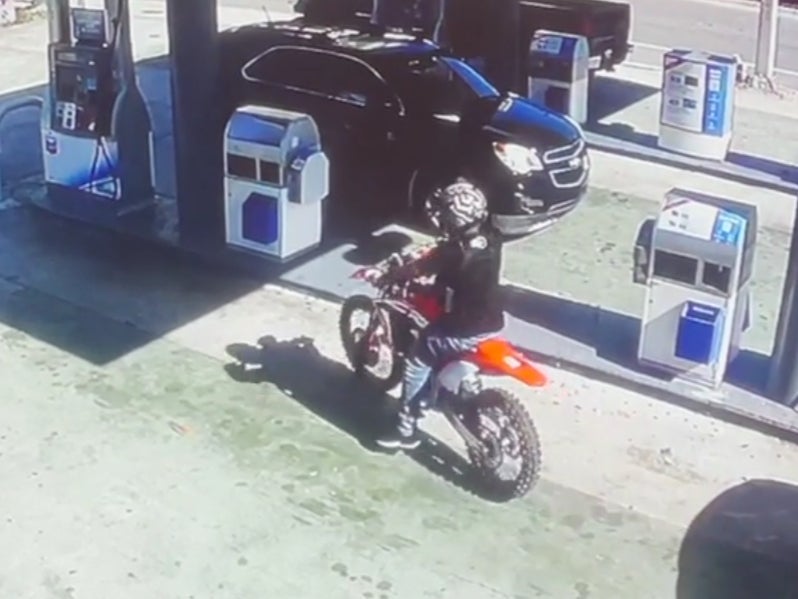 Muere niño de 13 años en accidente de moto después de que la policía intentara detenerlo