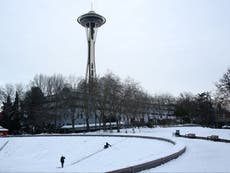 Seattle ve el día más frío en 73 años después de que el clima frío golpea la costa oeste