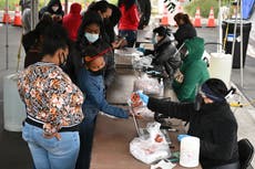 Ola de variante ómicron amenaza con “huracán viral” según experto principal en enfermedades