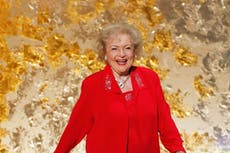 Betty White comparte secretos para una vida feliz a punto de cumplir 100 años: ‘Intento evitar cualquier cosa verde’