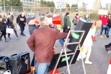 Soy médica: ver a los antivacunas asaltar una instalación del NHS me dio náuseas